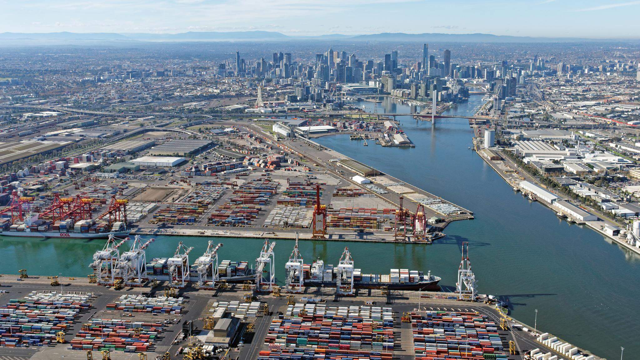 Austr&aacute;lie a Nov&yacute; Z&eacute;land jsou nejen ekonomicky prosperuj&iacute;c&iacute;, ale tak&eacute; pevně začleněn&eacute; do mezin&aacute;rodn&iacute;ch obchodn&iacute;ch toků.