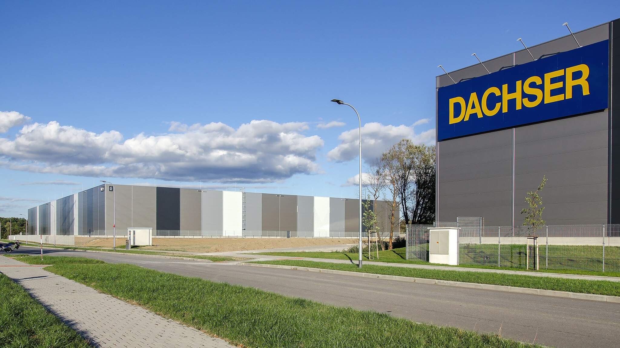 DACHSER Czech Republic zahájil provoz v nové skladové hale v průmyslové zóně Světlík v Českých Budějovicích.