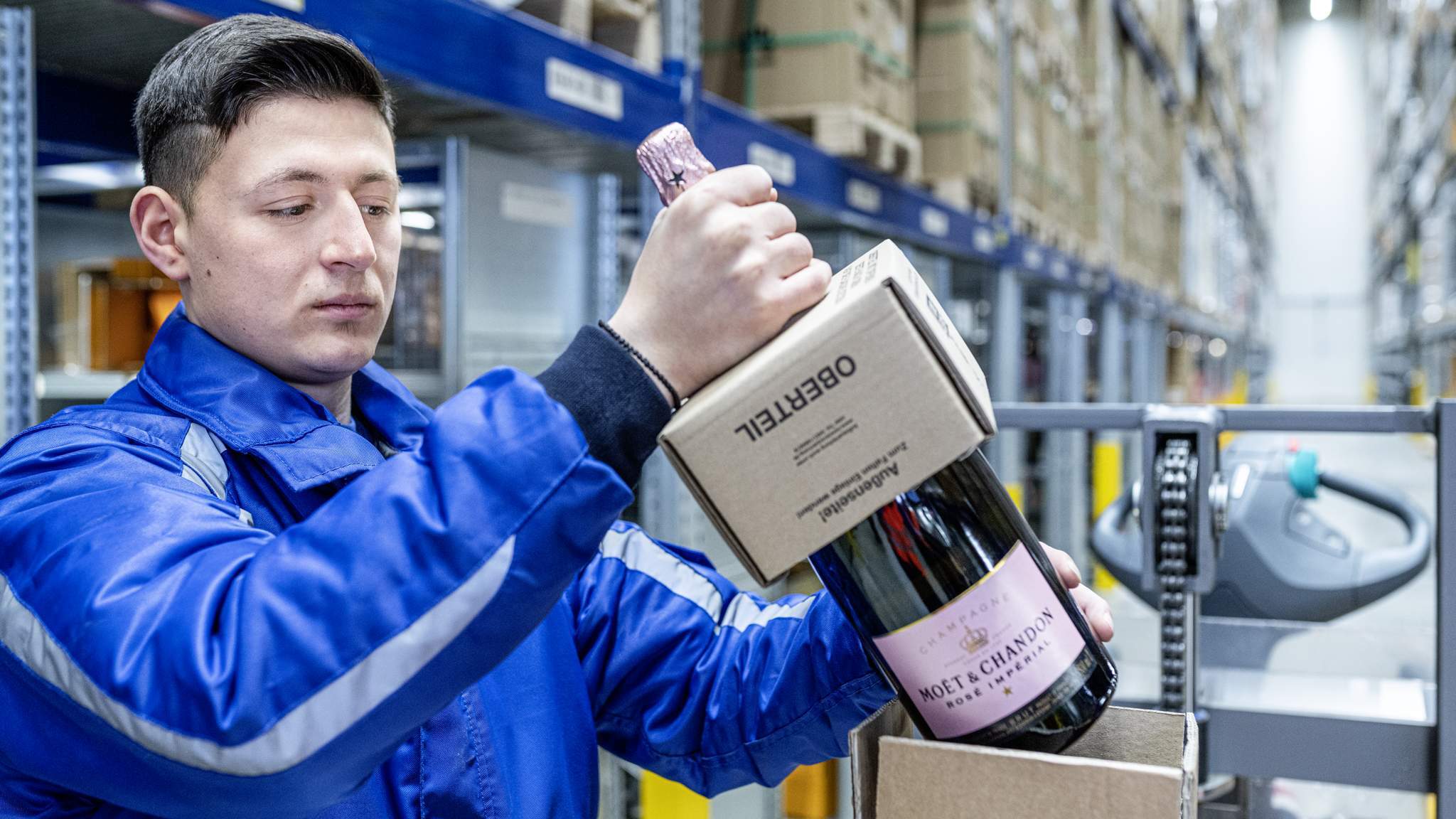 Logistika pro víno a destiláty Moët Hennessy na nejvyšší úrovni. Logistika pro víno a destiláty Moët Hennessy na nejvyšší úrovni.