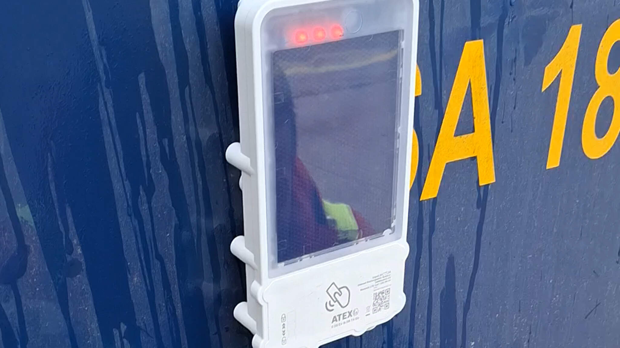 GPS monitorovan&eacute; plomby na zadn&iacute;ch dveř&iacute;ch zajišťuj&iacute; efektivn&iacute; technickou ochranu přepravovan&eacute;ho zbož&iacute;.