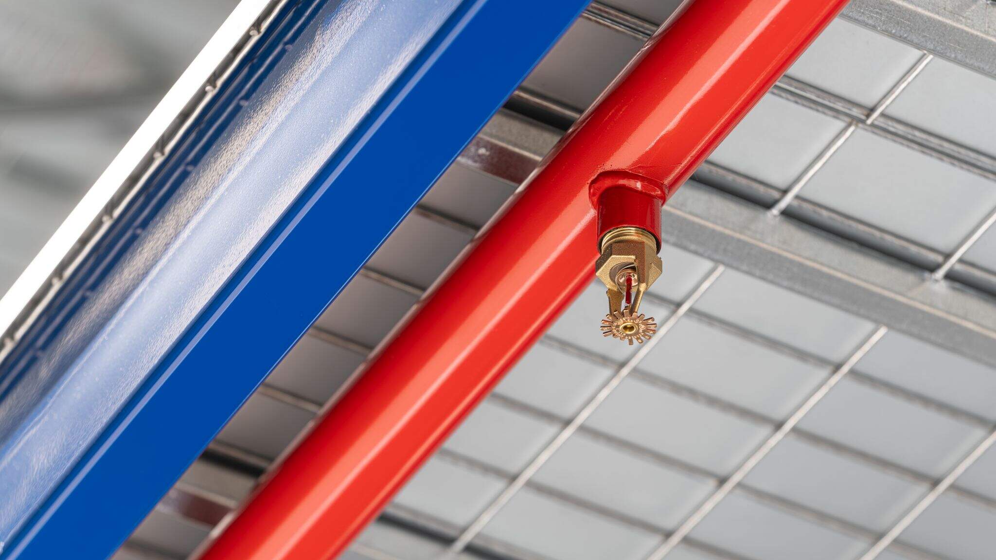 Technologie sprinklerů s FM certifikací.